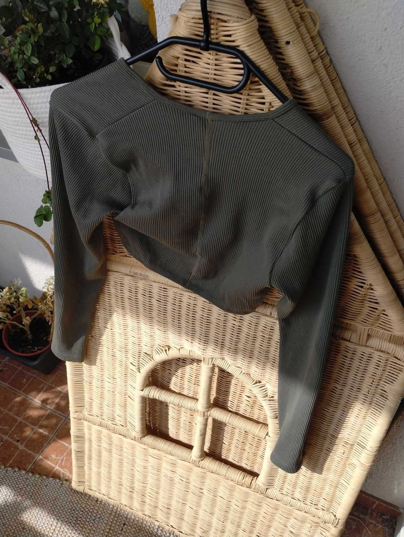 Khaki zielony crop top z długim rękawem PrettyLittleThing r. L