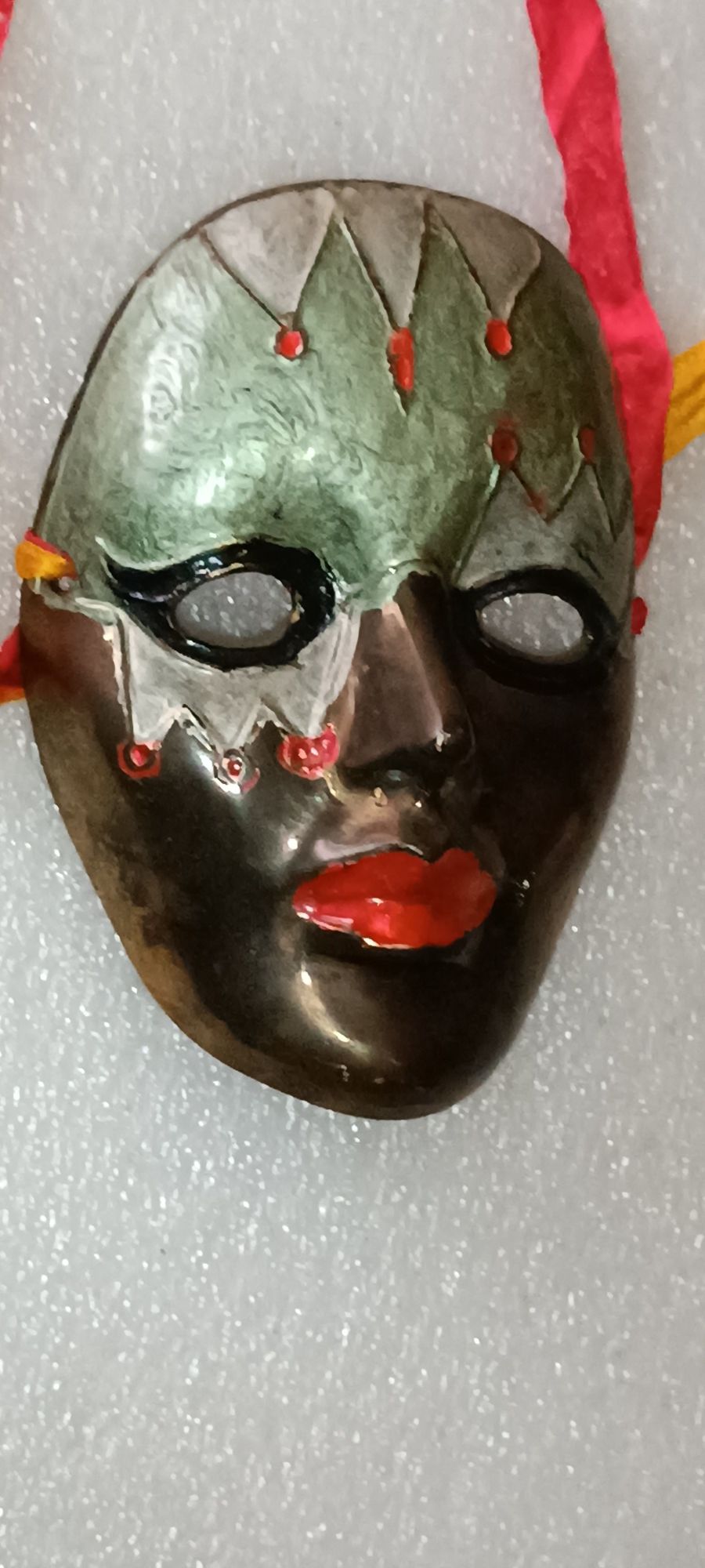 Antiga máscara italiana em cloisonné