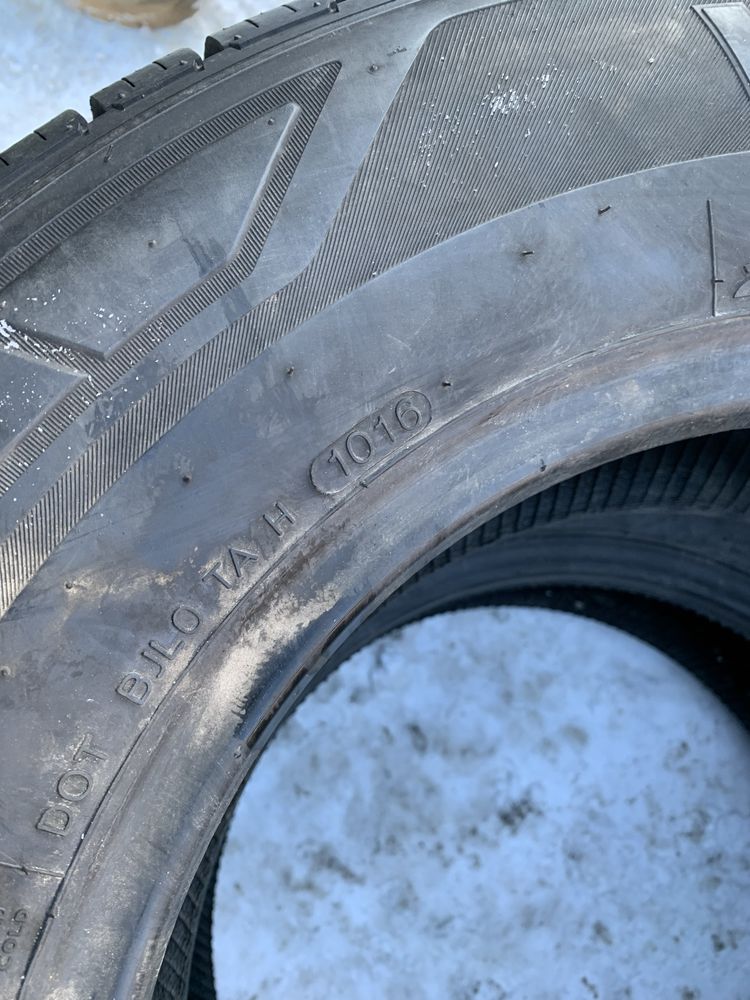 Шини 215/70 R15C Hankook 8мм 215 70 15С