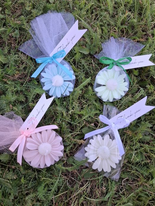 Podziękowania dla gości upominek kwiatek Stokrotka świeczka