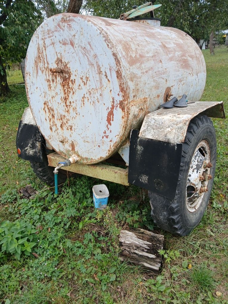 Продам бочку 1100 літрів.