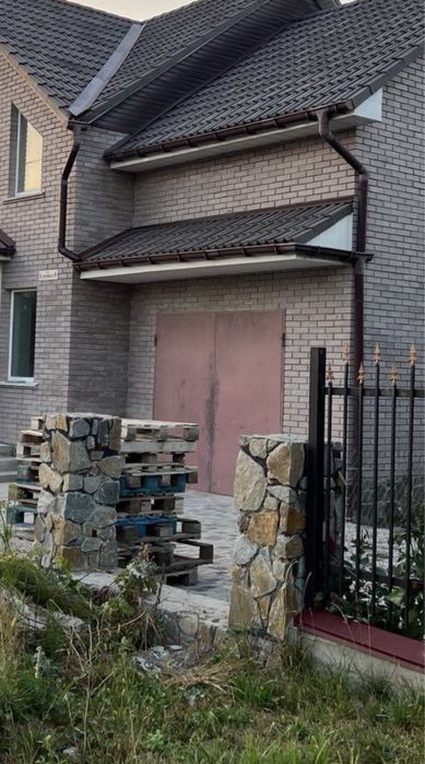 Гаражні ворота висотою 2350×2500 з замком, погрунтовані з петлями