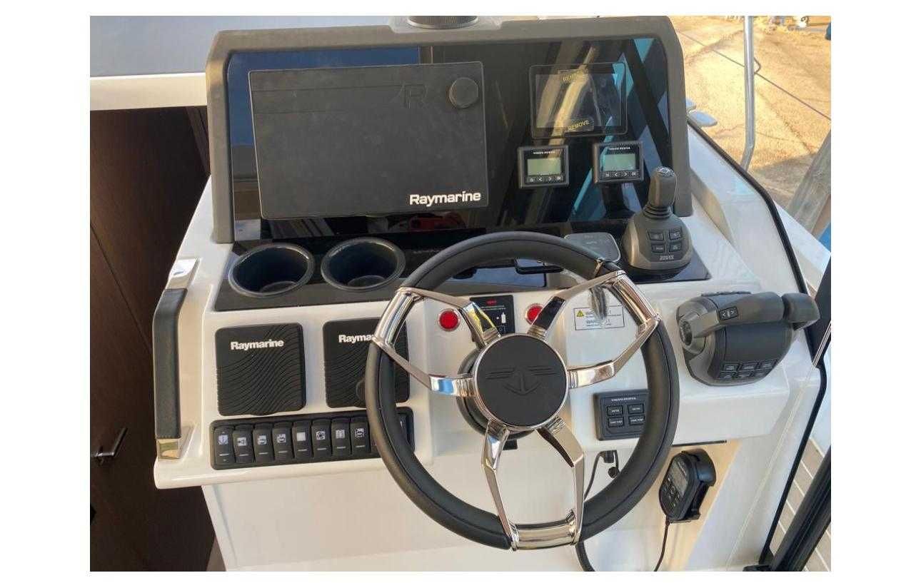 Продам яхту Sealine С390