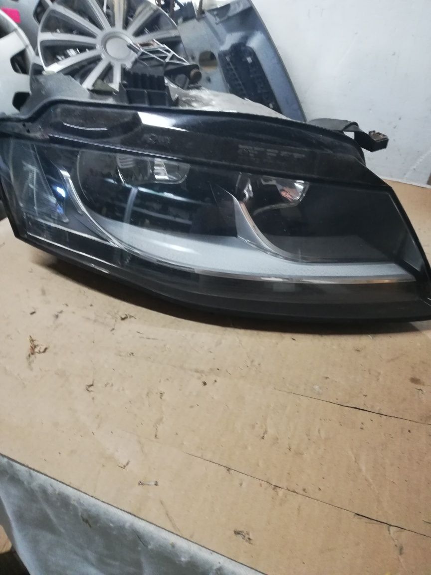 Lampa przód prawa Audi A4 B8