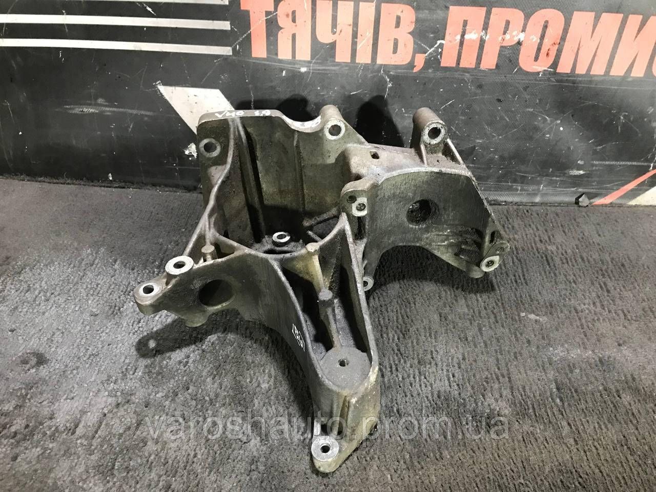 Кронштейн генератора 1.9di Volvo V40 7700113574 5698