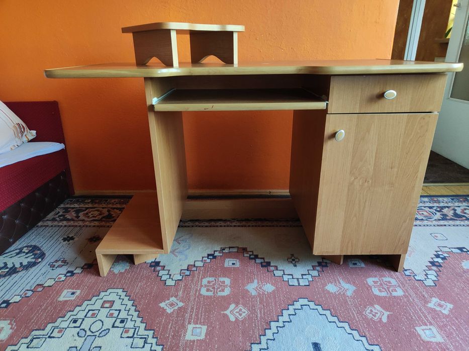 Biurko komputerowe biurowe drewniane kolor jasne drewno duże z półką