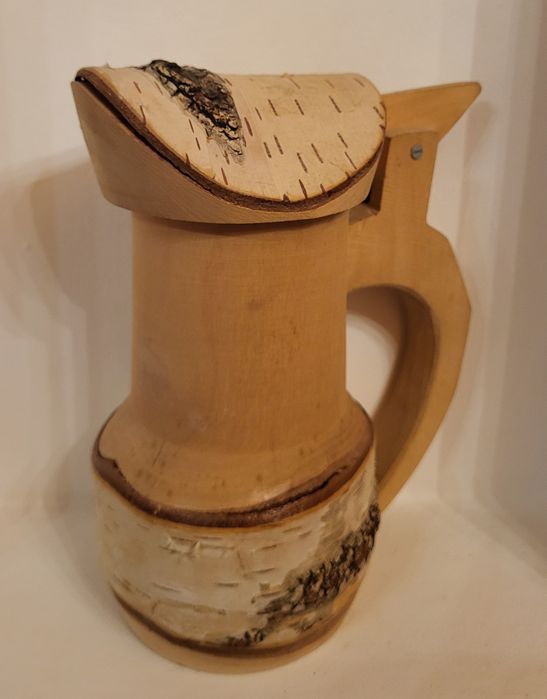 Drewniany dzbanek ozdobny