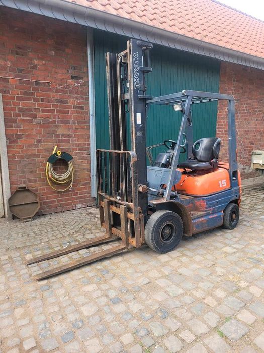 Wózek widłowy toyota diesel 1.5 t wysoko podnosi