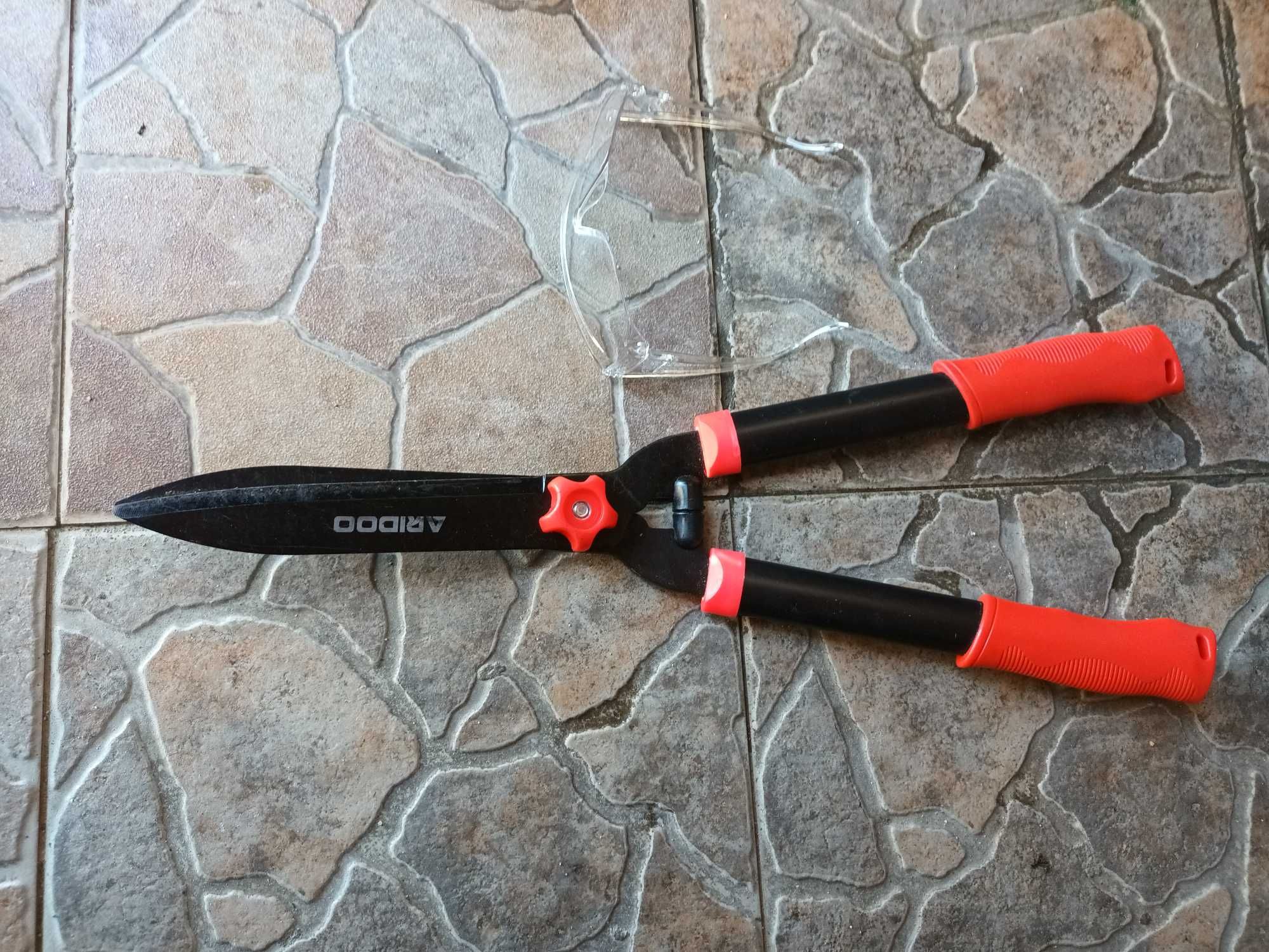 Frramentas tesouras podas e corte.