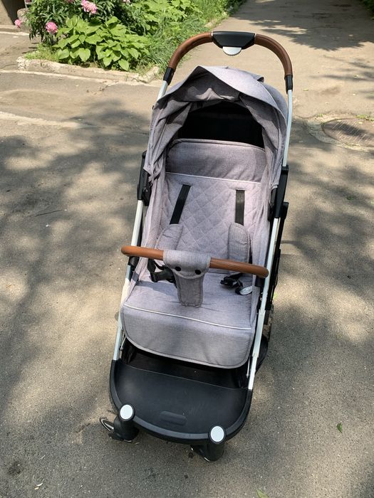 Дитяча коляска для прогулянок