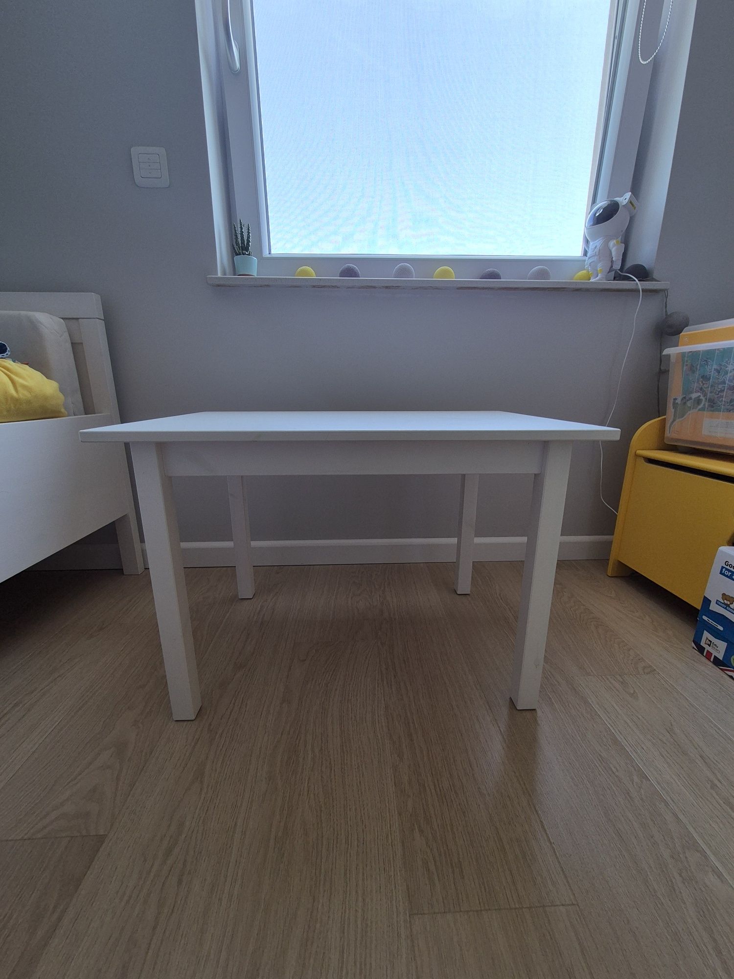Ikea Sundvik stolik dziecięcy biały 76x50 cm