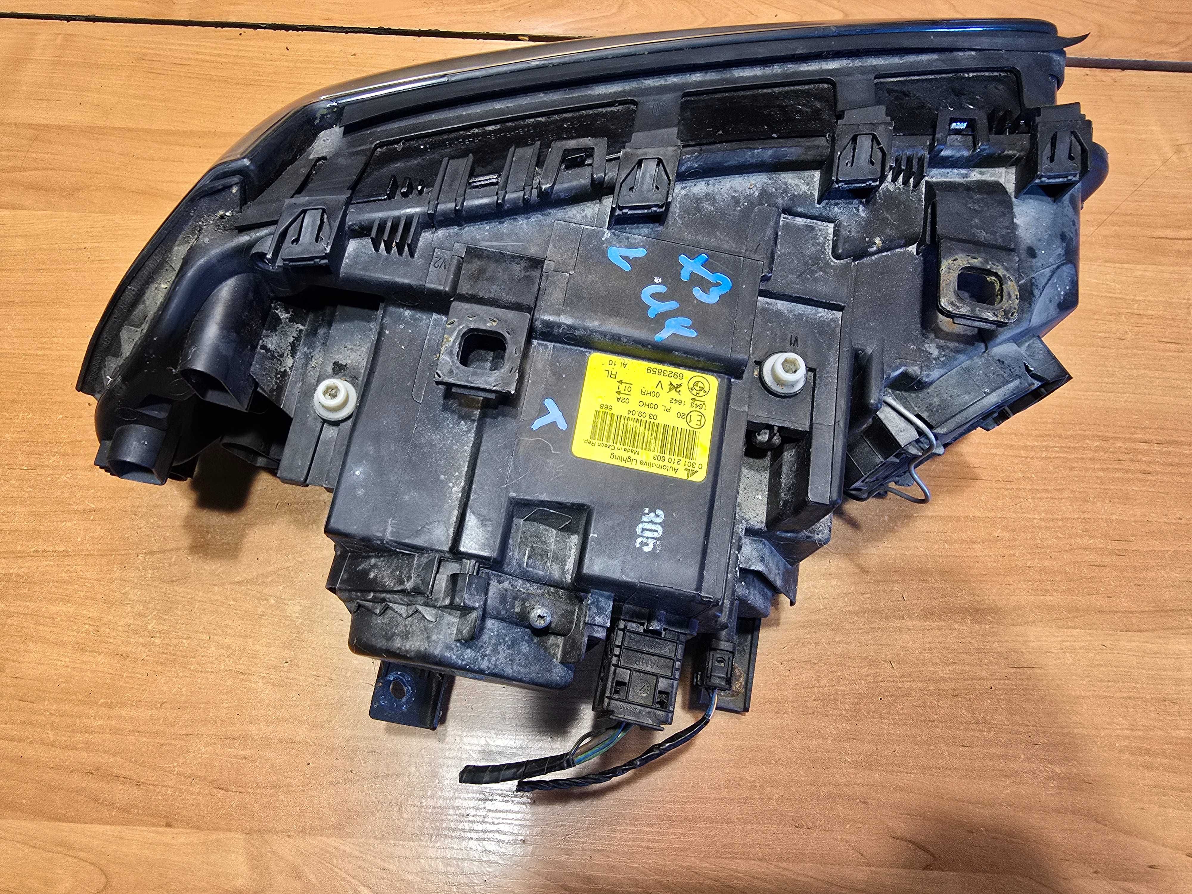 BMW X3 E83 Lampa Przód Lewa Prawa KOMPLET