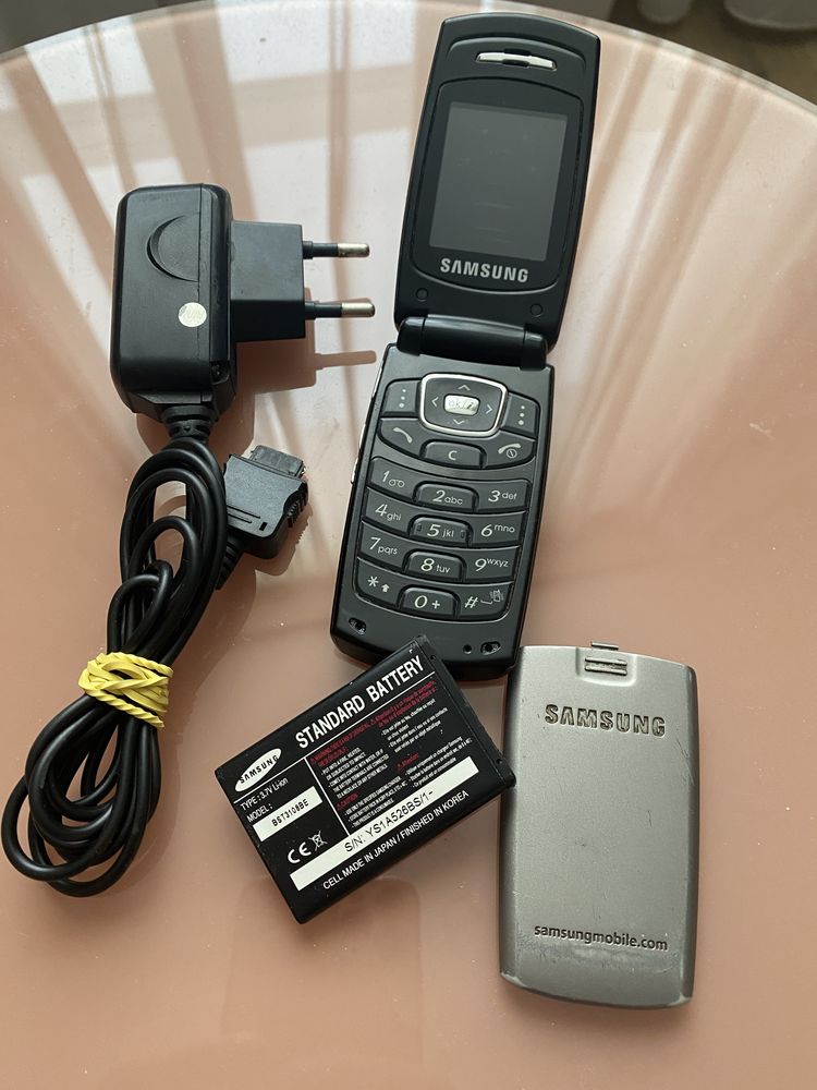Кнопочний мобільний телефон Samsung SGH X200