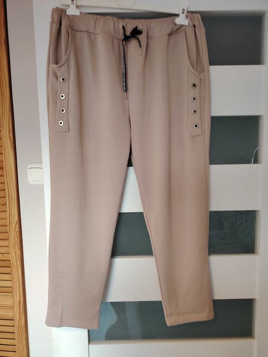 Spodnie dresowe damskie maselko