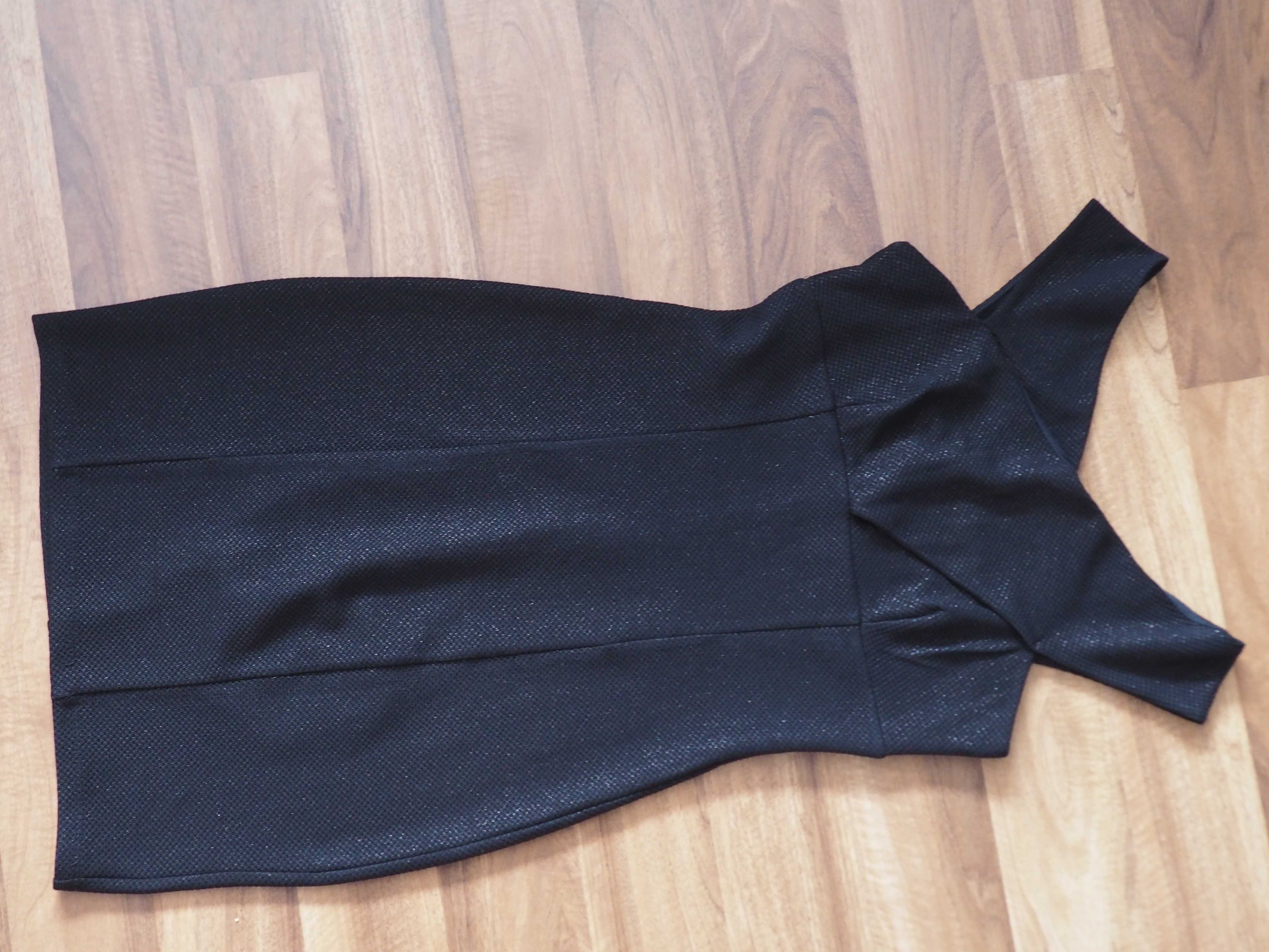 Czarna sukienka lekko połyskujący materiał - r. S