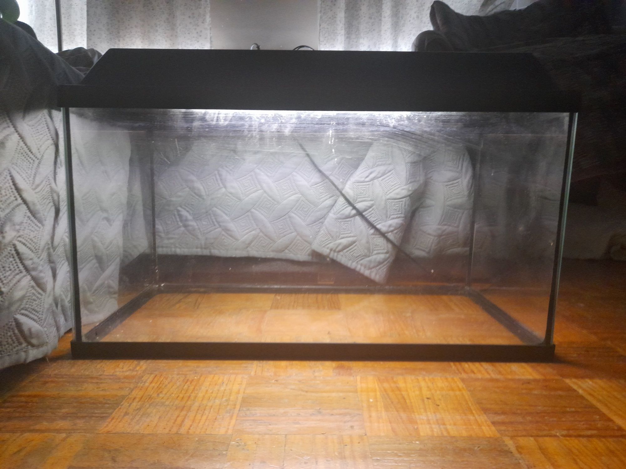 Aquario 60x33x30 com luz + decoração de OFERTA