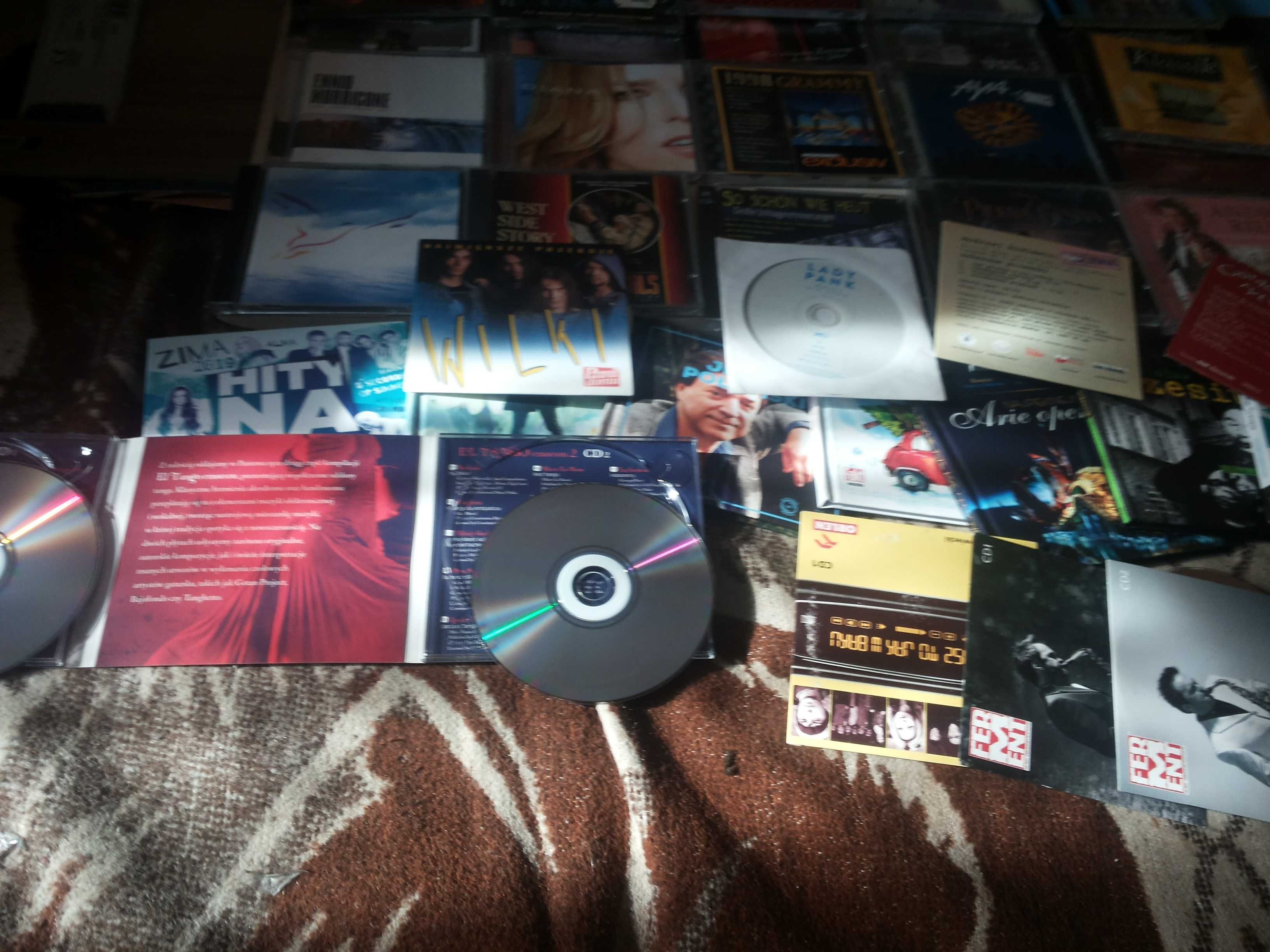 Plyty CD w opakowaniu plastikowym, klasycznym, tektu lub książ-46szt