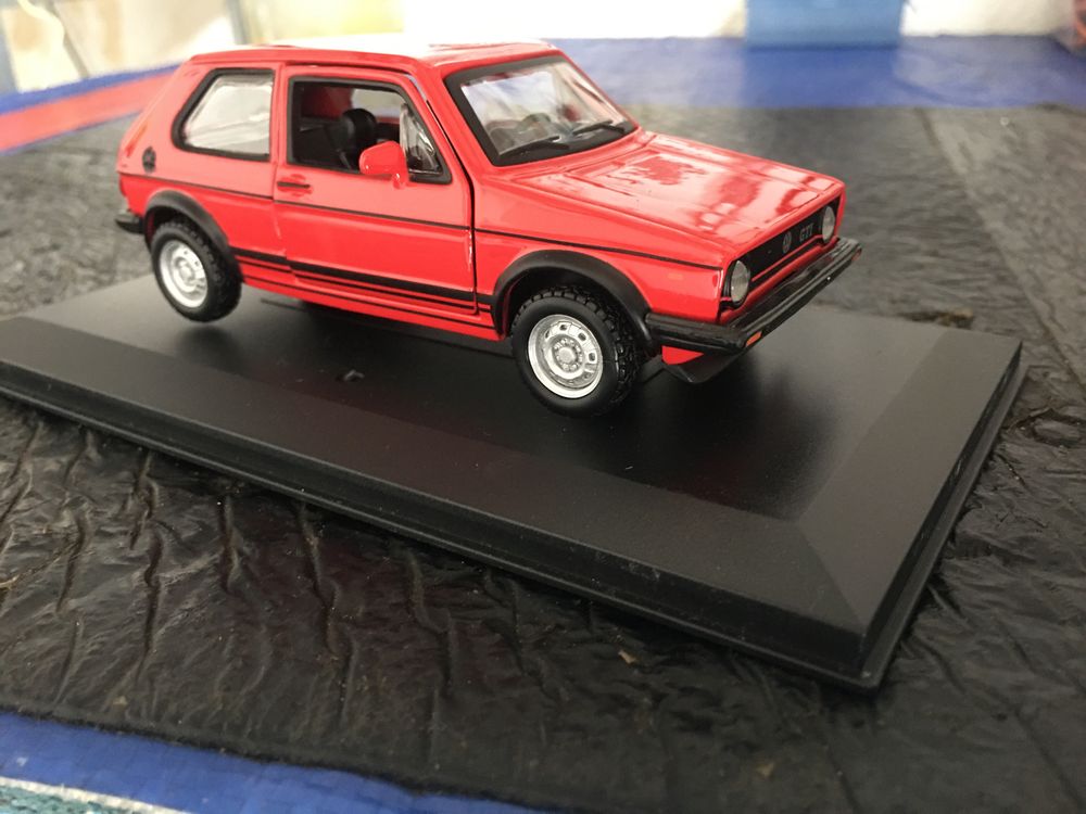 Miniatura VW Golf 1 GTI escala 1/32