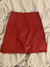 Czerwona spodniczka mini