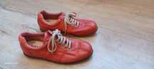 Buty Camper czerwone.