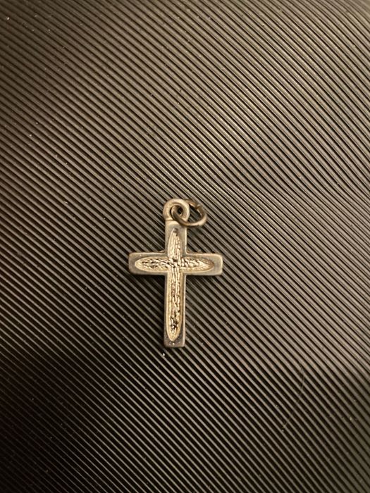 Wisiorek symbol krzyż