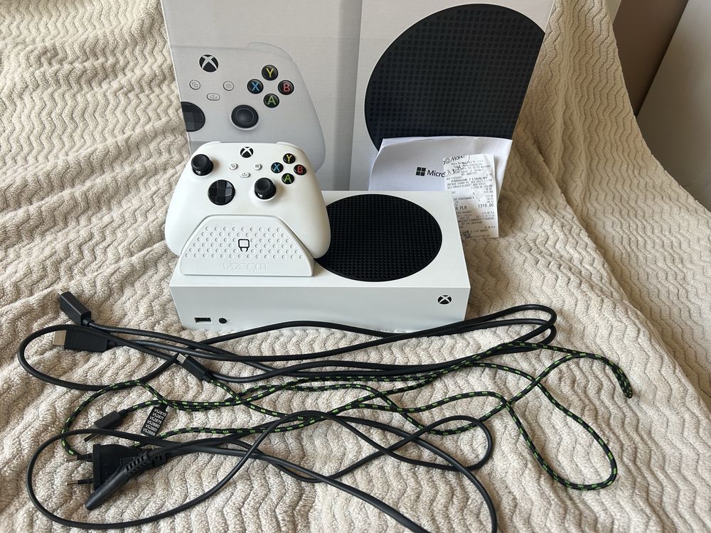 Xbox Series S - 512 GB ssd + stacja dokująca i akumlator do Pada Venom