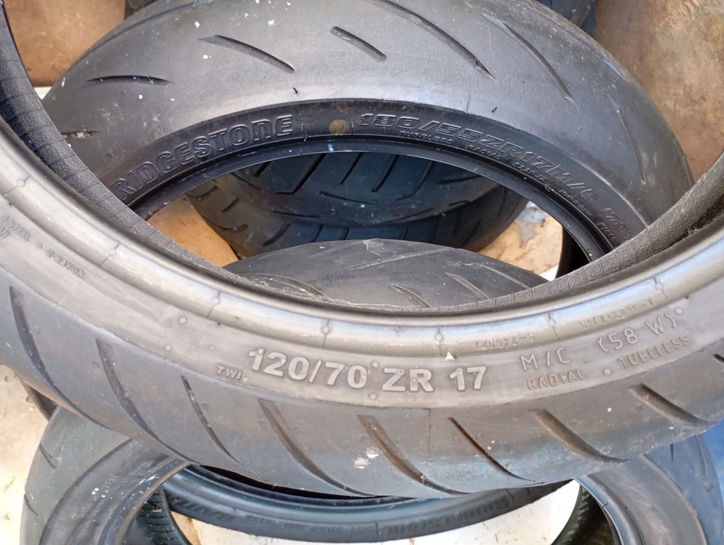 Pneus de mota e câmara de ar