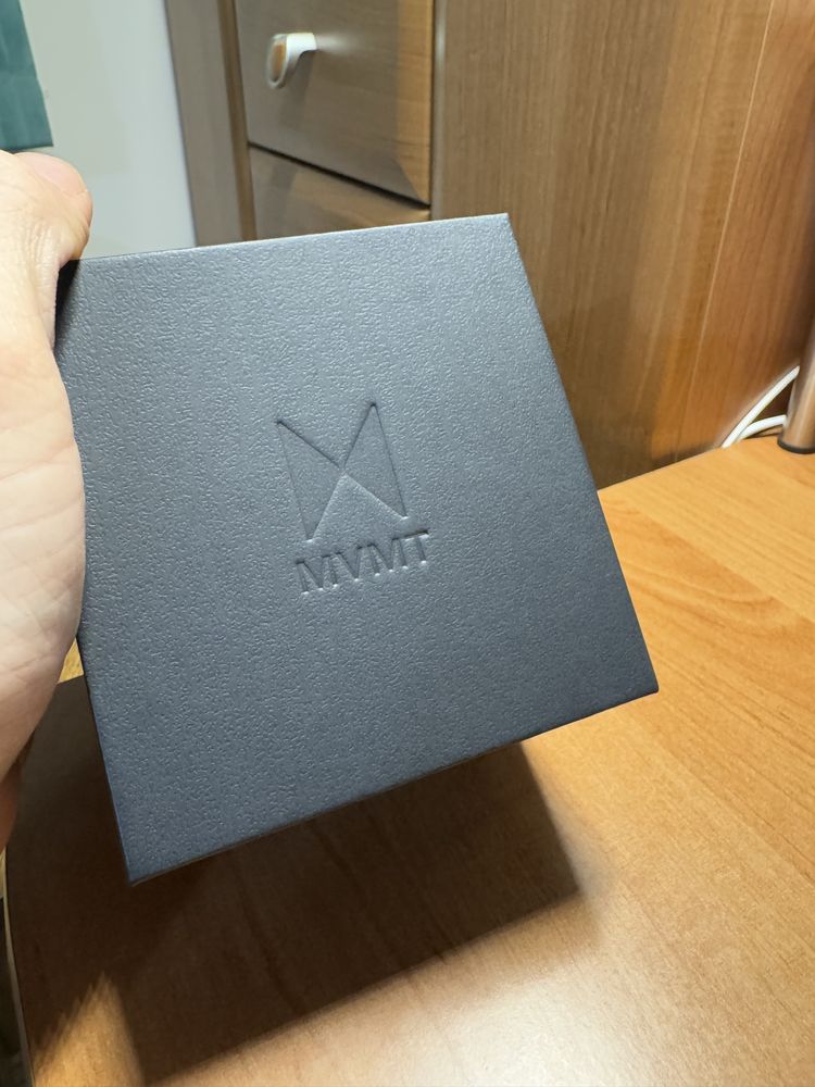 Zegarek MVMT FIELD metalowa bransoleta datownik