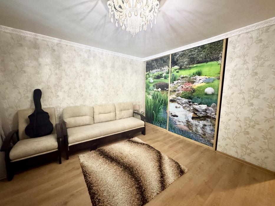 Продам 2 к.квартиру. 2эт/9эт, кирпич! Кухня -19кв.м