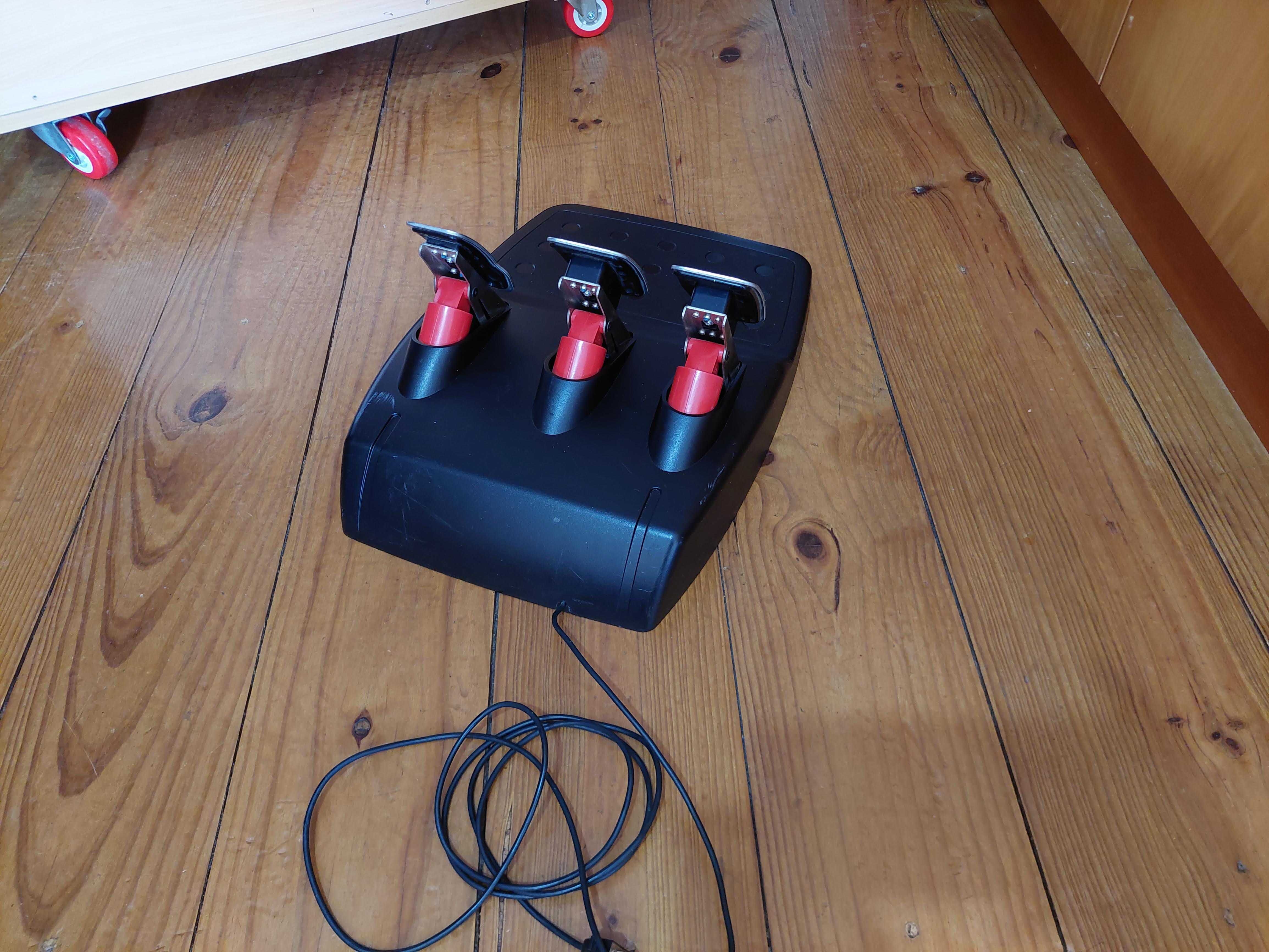Pedais logitech simulador