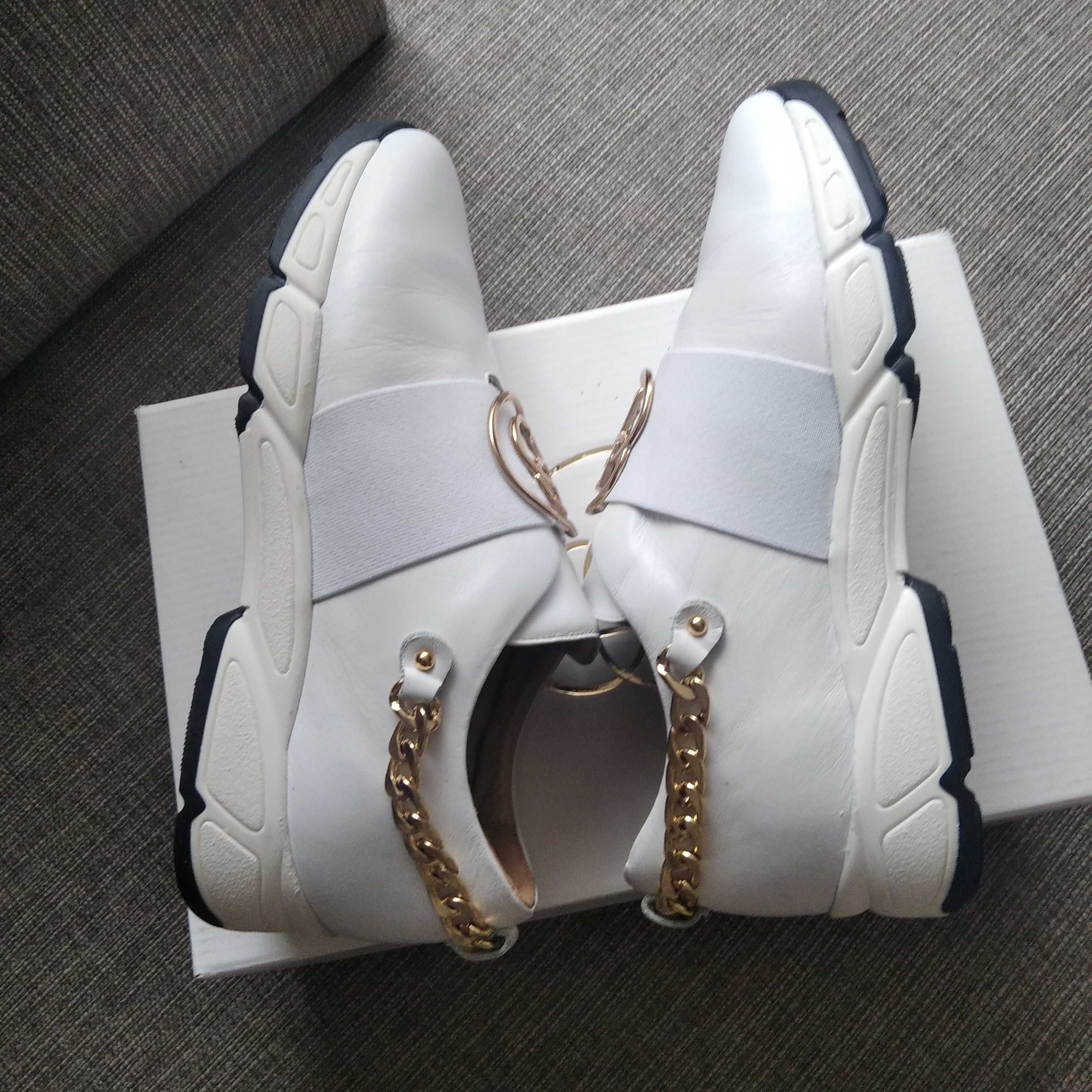 Sneakersy że skóry naturalnej