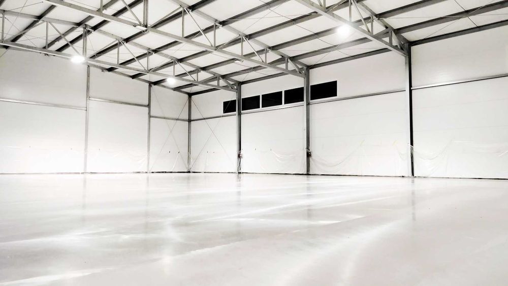 Posadzka betonowa na gładko przemysłowa żywiczne kucie starego betonu