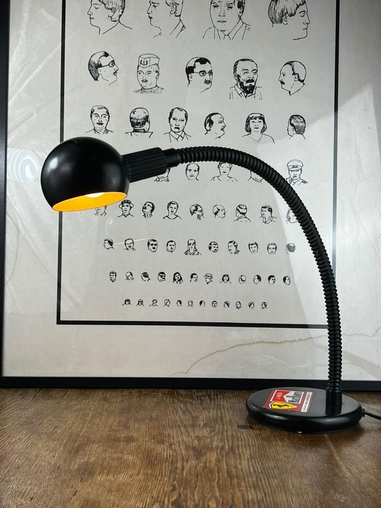 Czarna, włoska lampa biurkowa G.A.M.M.A LUX