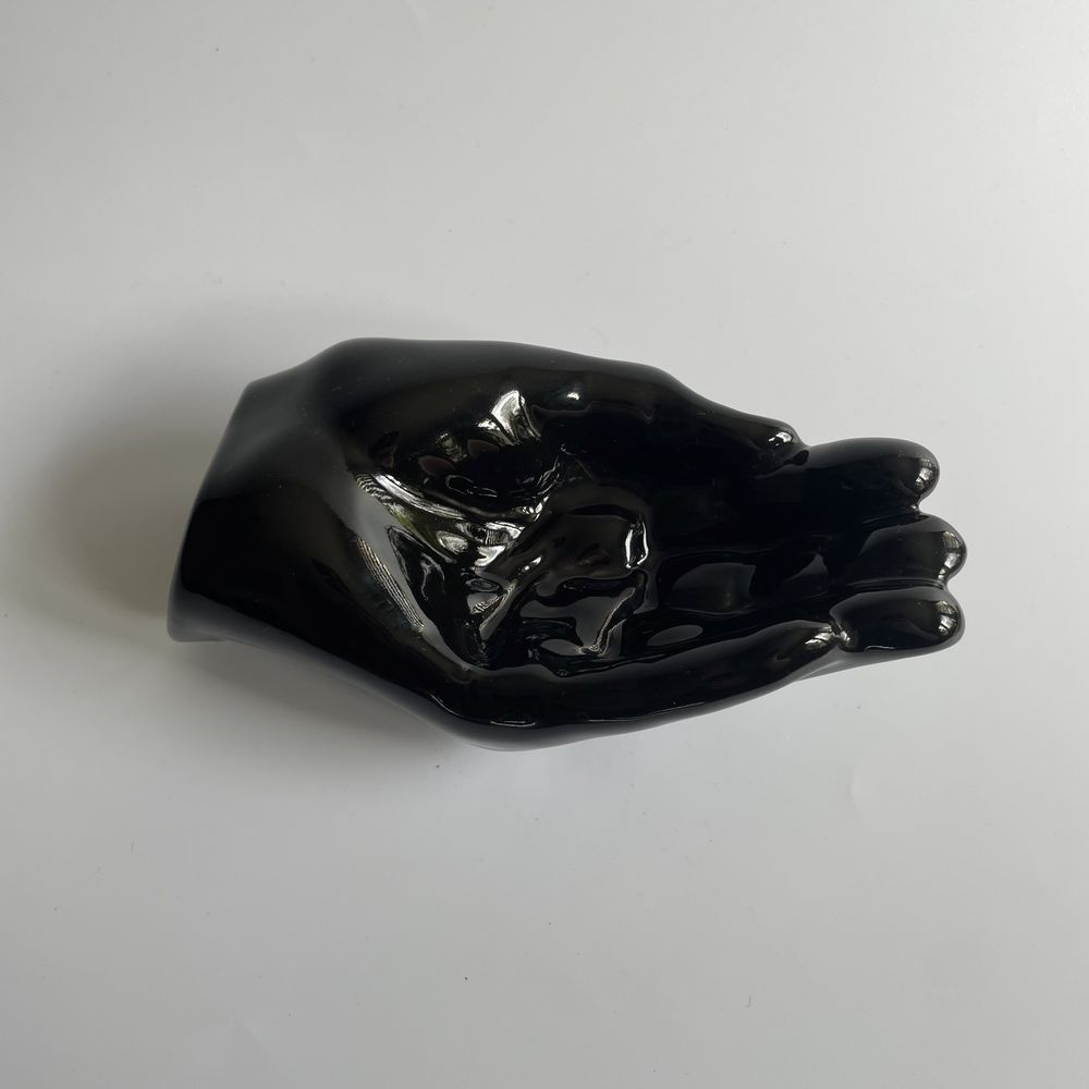 Ceramiczna dłoń czarna podstawka na klucze lub biżuterię vintage