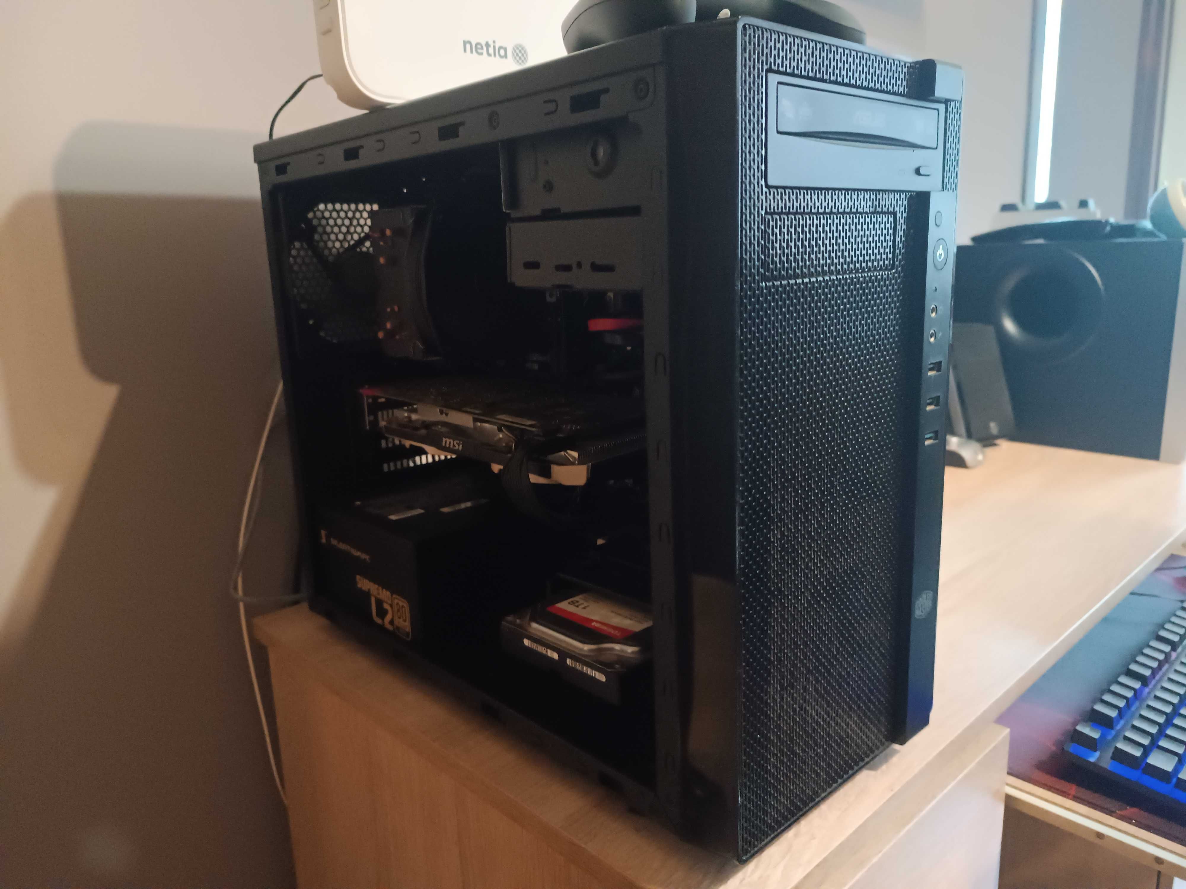 Komputer z monitorem LG