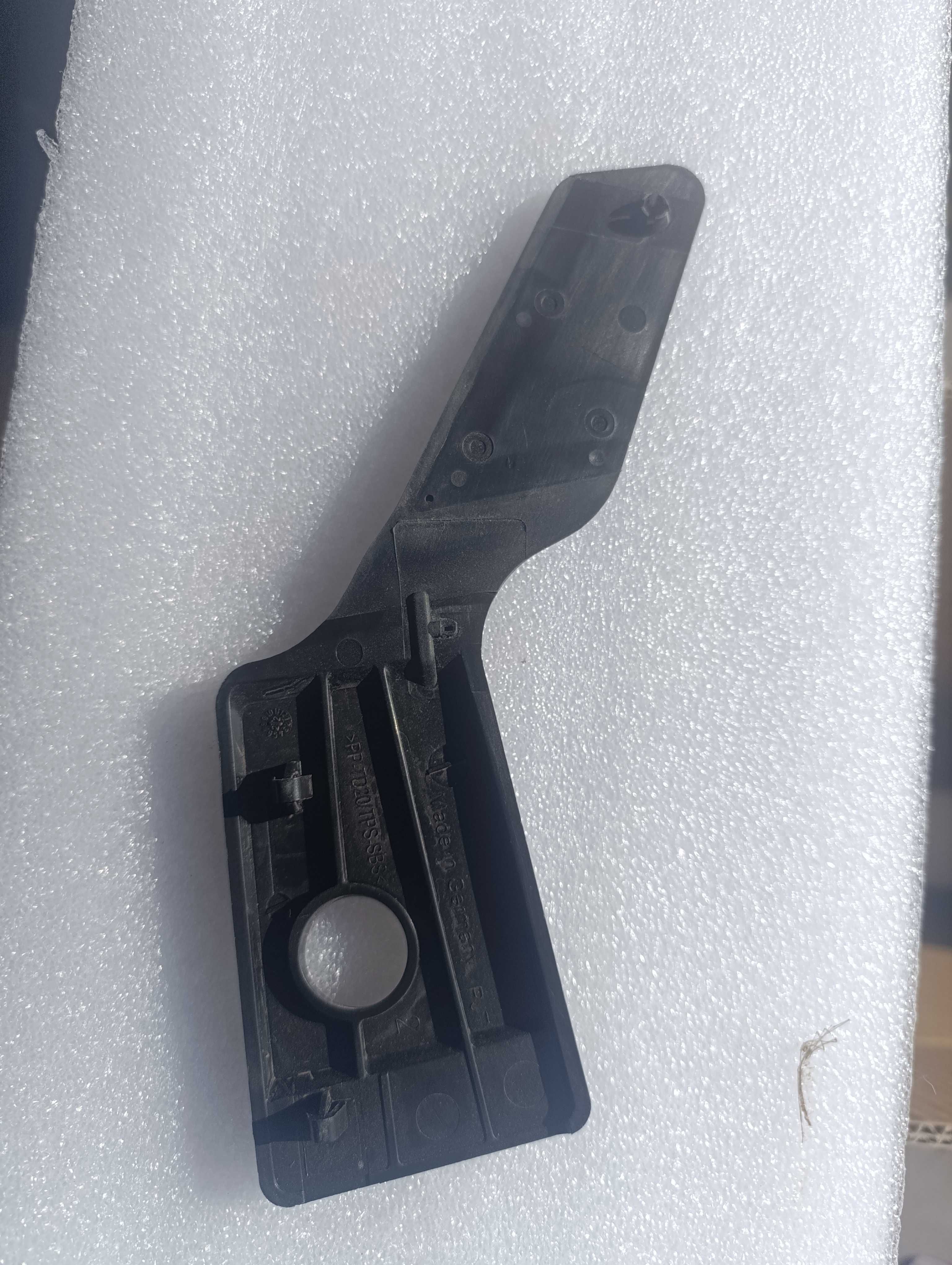 Накладка заглушки крила права audi a5 b9 8W6823746 VAG