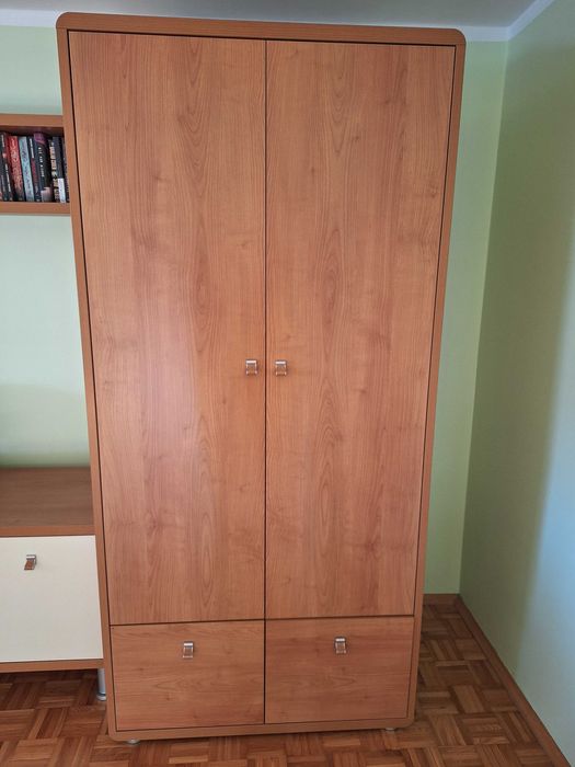 Szafa ubraniowa z szufladami