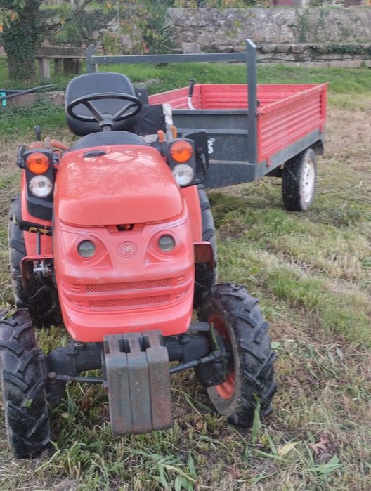 Mini trator com matrícula