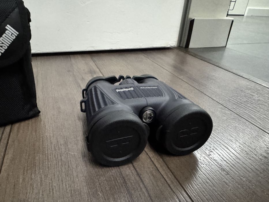 Бінокль Bushnell 8x42mm H2O Waterproof