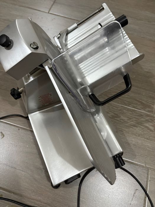 Máquina de cortar carnes