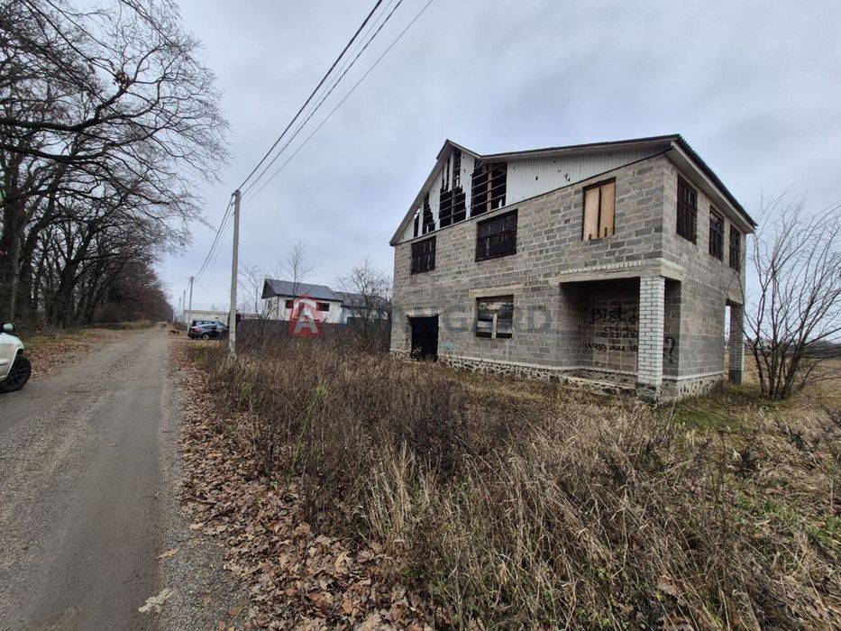 ПРОДАМ 2-поверховий будинок з гаражем в Слободі