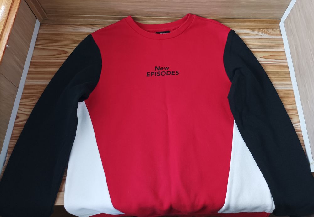 Свитшот Bershka New Episodes Оригинал
