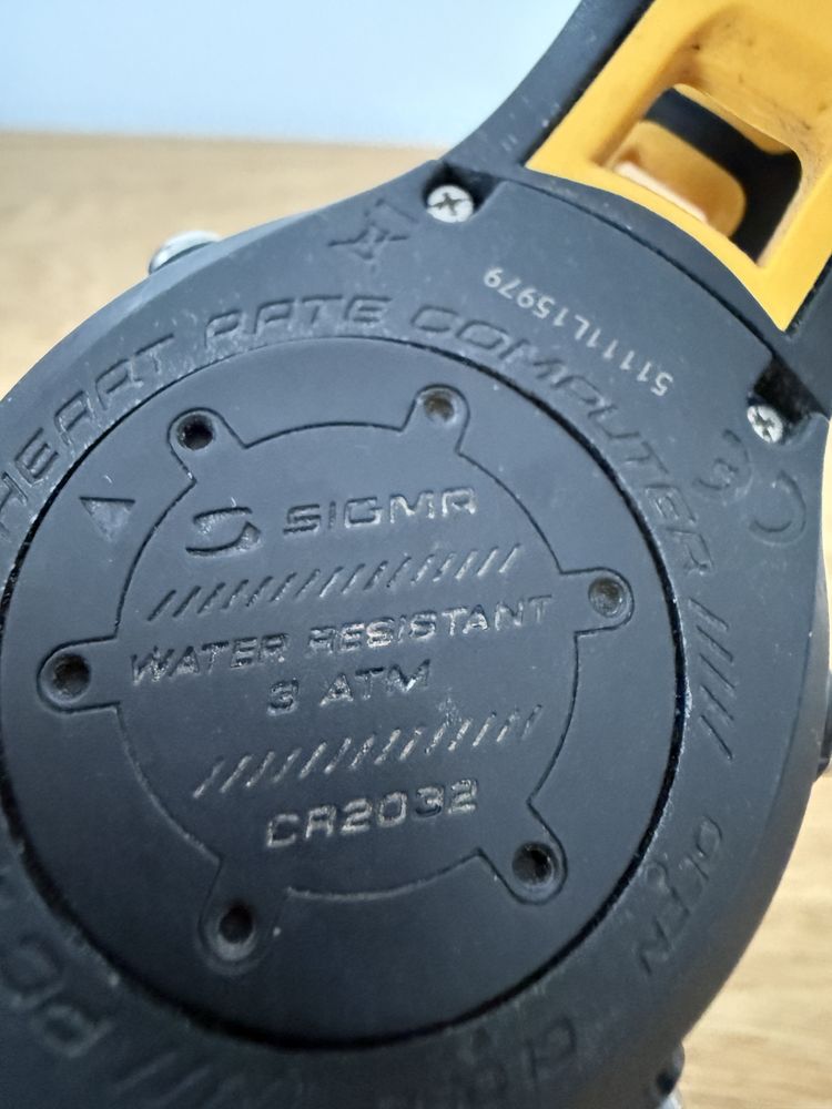 Sigma CR2032 zegarek pulsometr zolty czarny sportowy