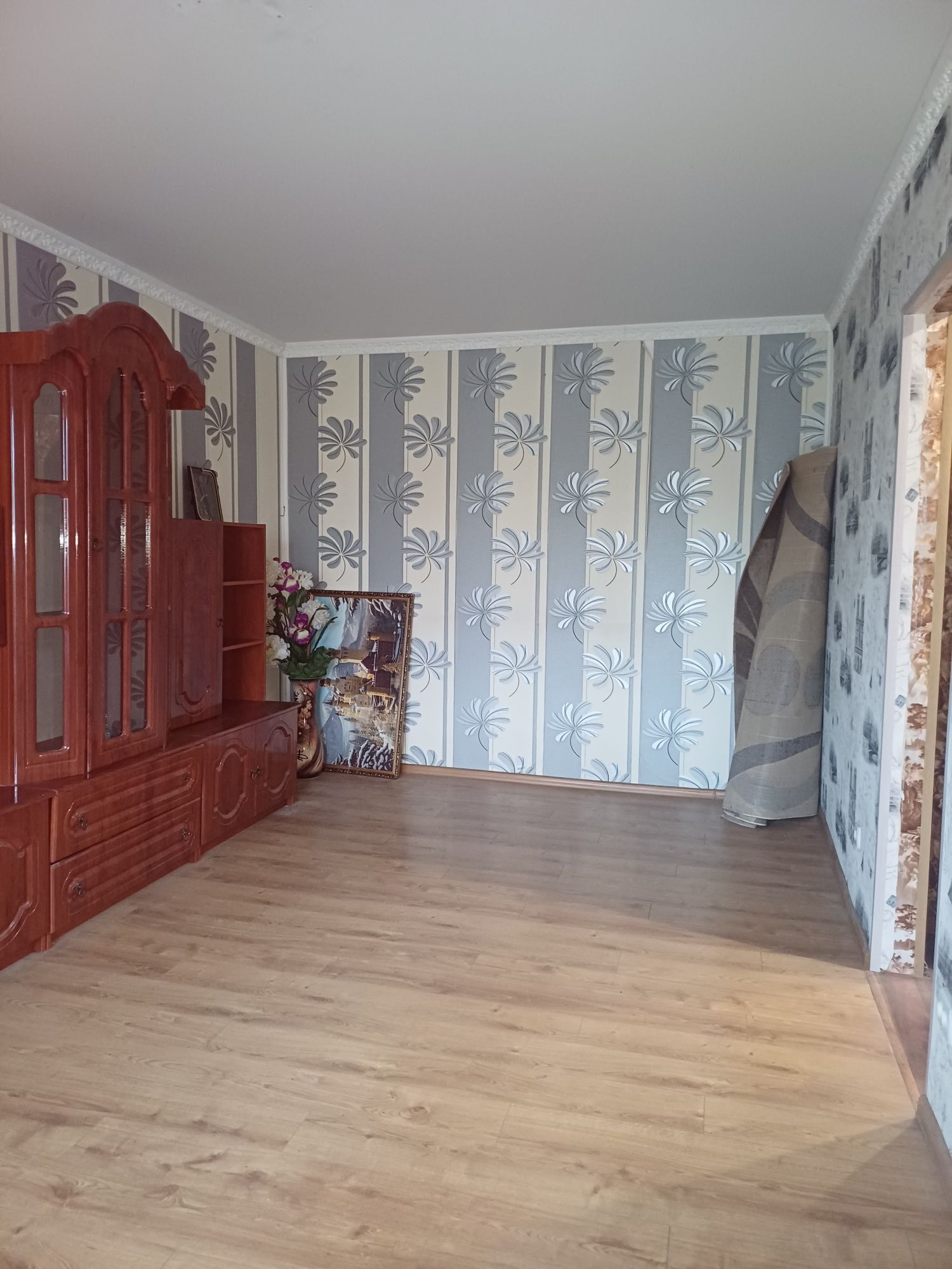 Продам 2 квартиры не угл 8/9 эт дома пр. Мира дом тканей Меаллургичес!