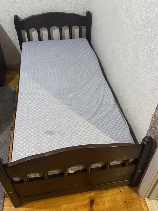 Продам одно спальне дерев'яне ліжко і стєнку
