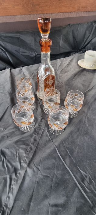 Karafka  miodowa z kieliszkami PR lata 60 .