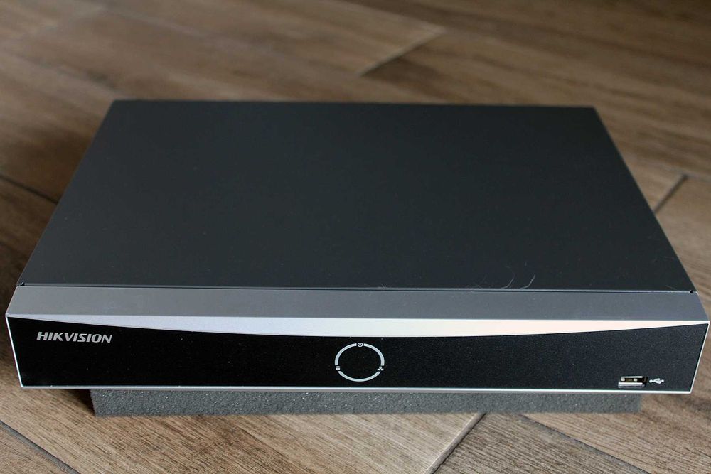 8 канальный видеорегистратор Hikvision DS-7608NXI-K1 (B) AcuSense