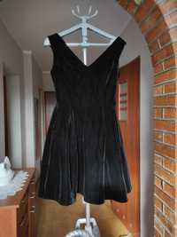 Imprezowa rozkloszowana czarna aksamitna sukienka Mohito Rozmiar 40