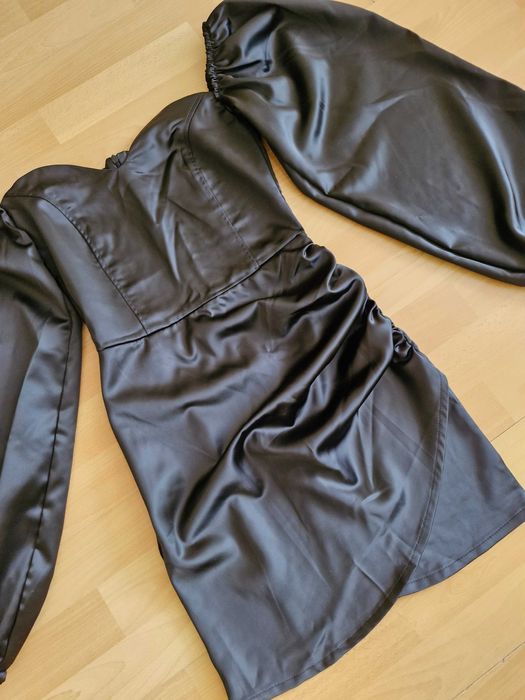 38/Krótka, wieczorowa sukienka w stylu boho z satyny