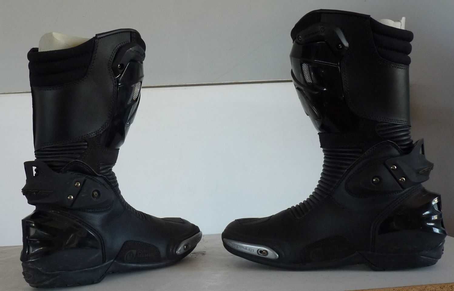 Buty motocyklowe sportowe czarne mało używane wysoka klasa 42